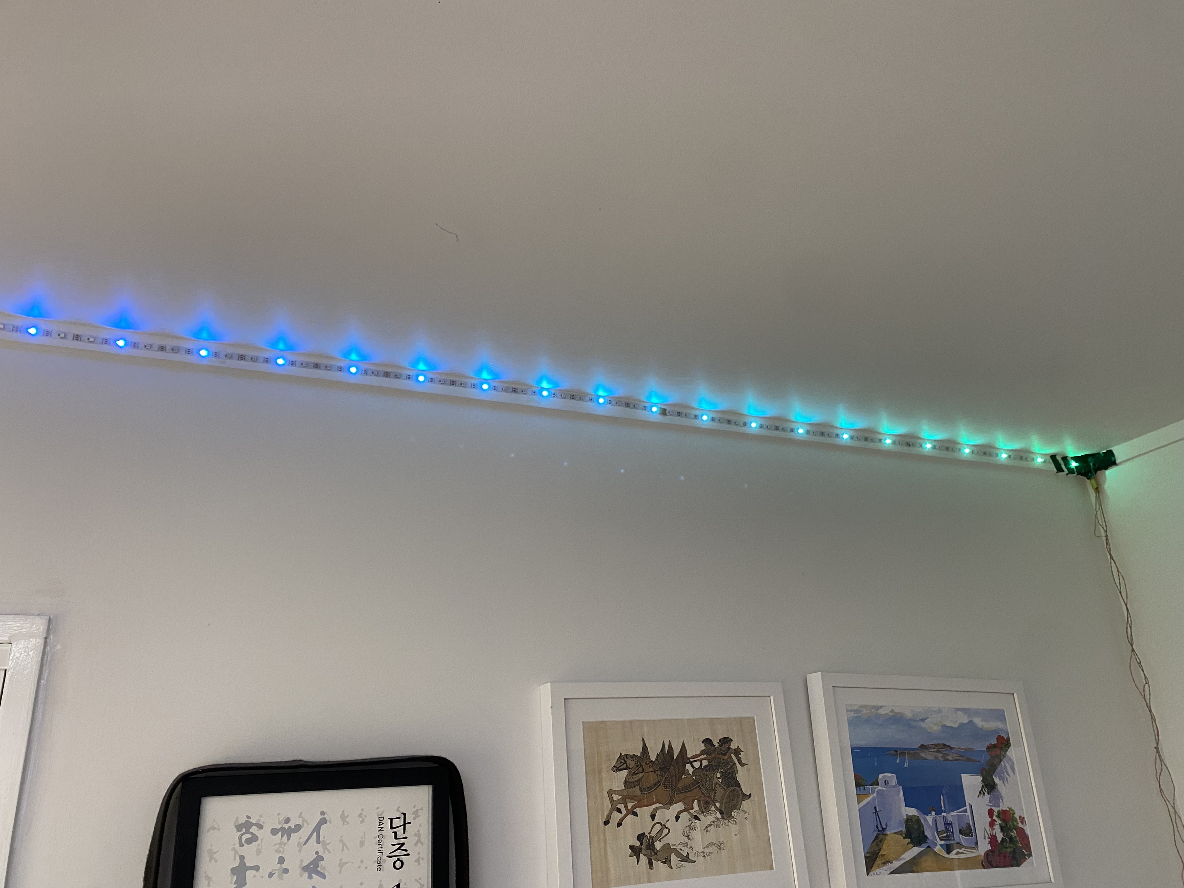 Alternating on and off LEDs with colour gradient