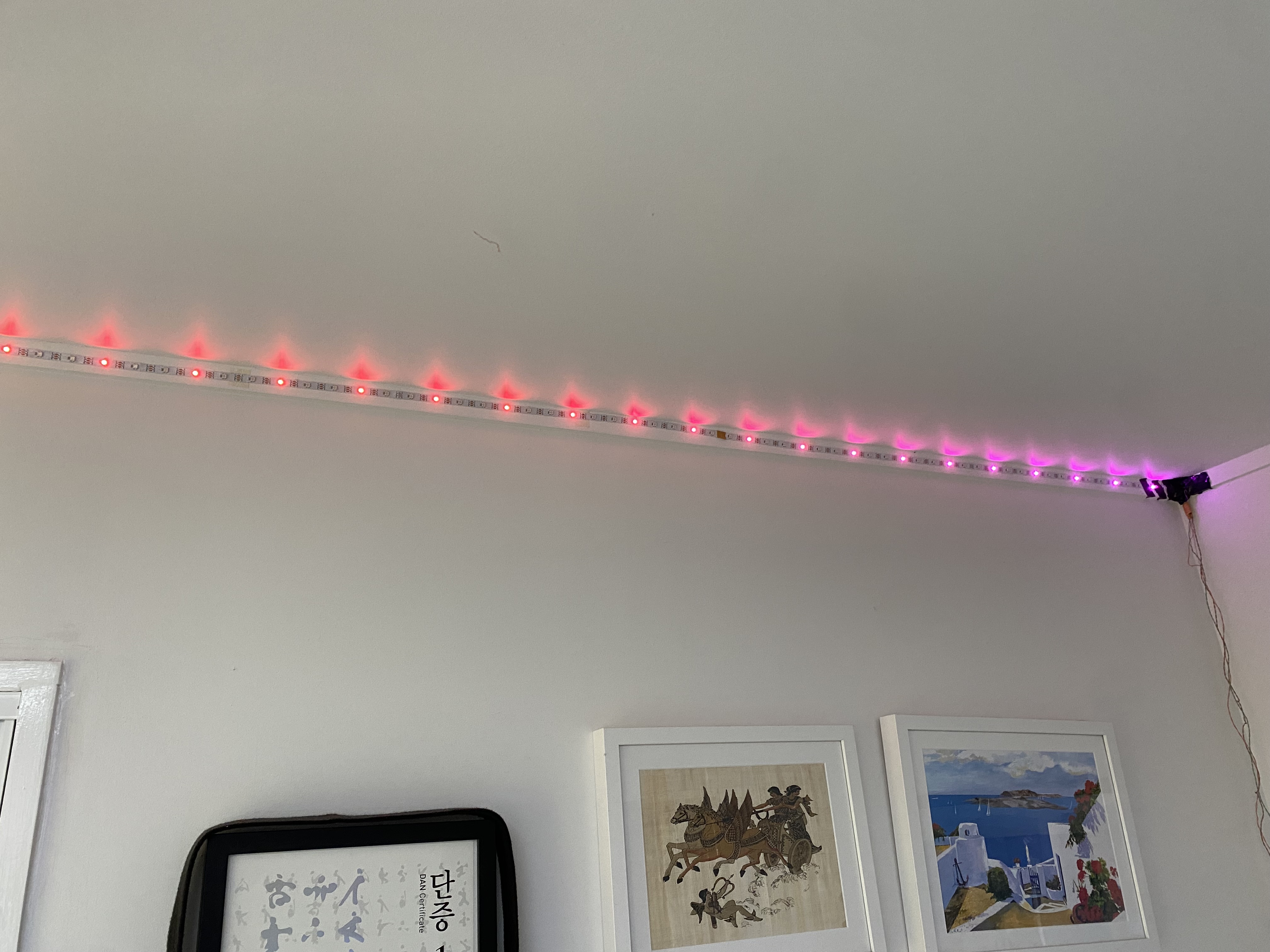 Alternating on and off LEDs with colour gradient